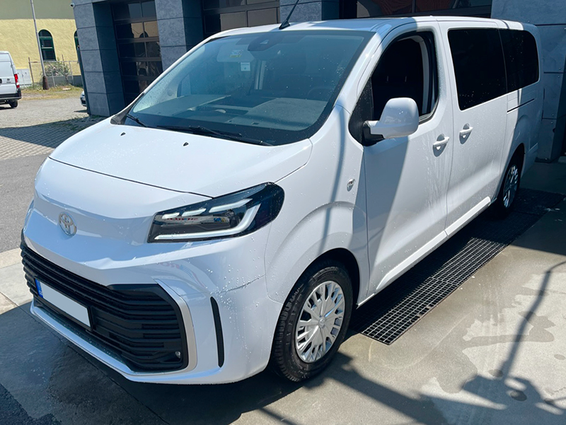 Minibus Toyota Proace Verso